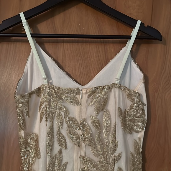 Golden party dress size M. Never worn - Picture 3 of 4